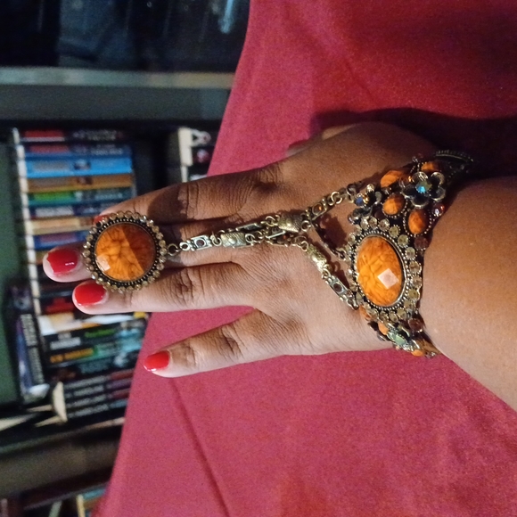 Decorative bracelet with ring attached💛 - Picture 3 of 5